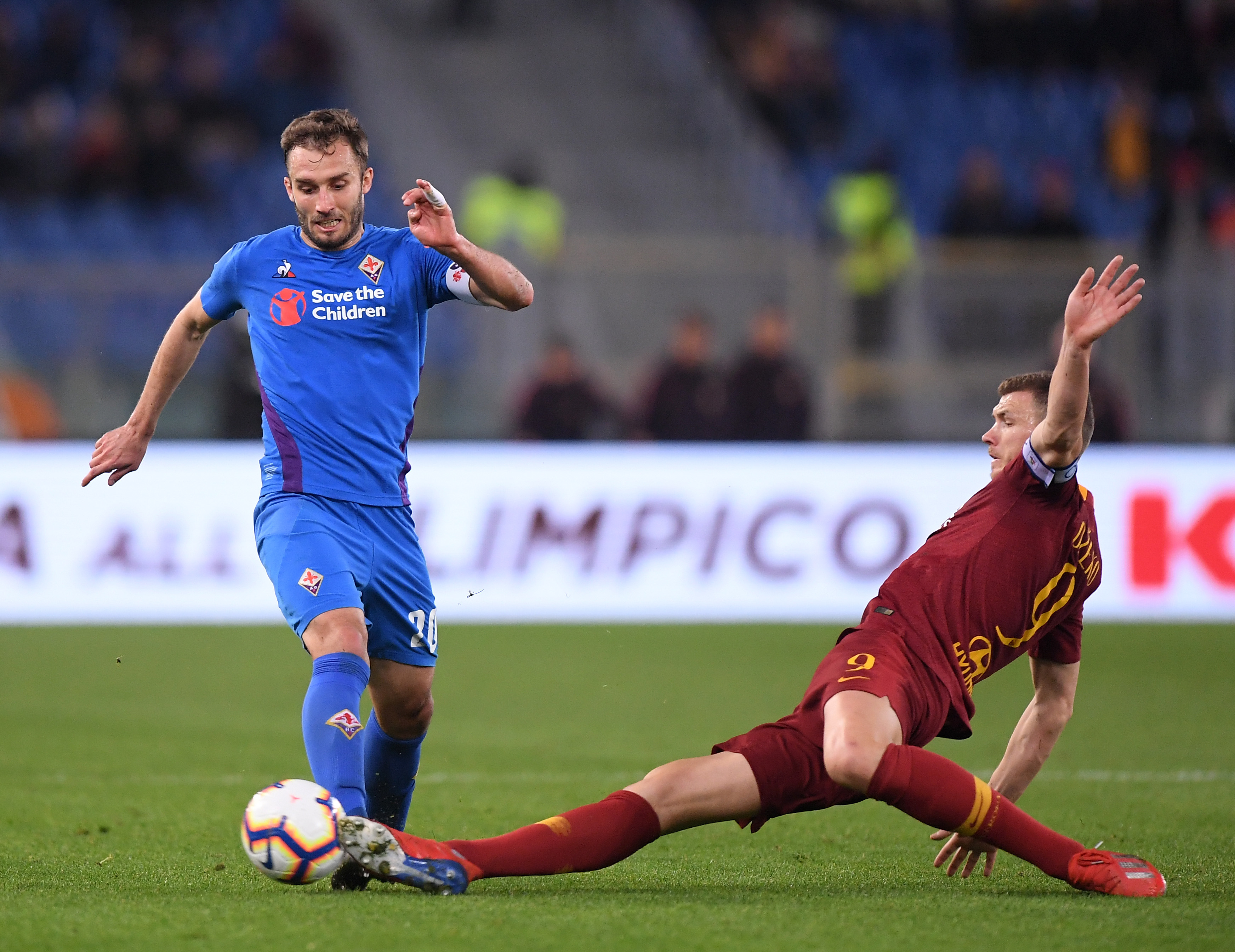 步行者大胜奇才！哈利伯顿对奇才替补席做哭泣的动作（步行者痛击奇才，哈利伯顿朝对手替补席比出哭泣动作）