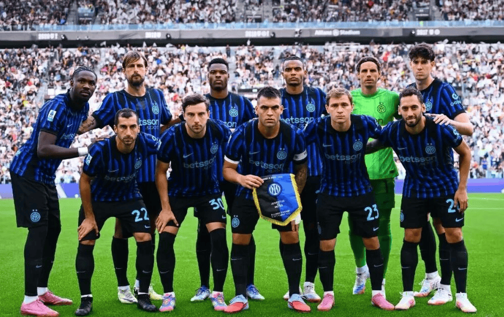 备受关注！74611名球迷现场观战英格兰女足vs中国女足的友谊赛（英格兰女足对阵中国女足友谊赛吸引74611名球迷到场观战）