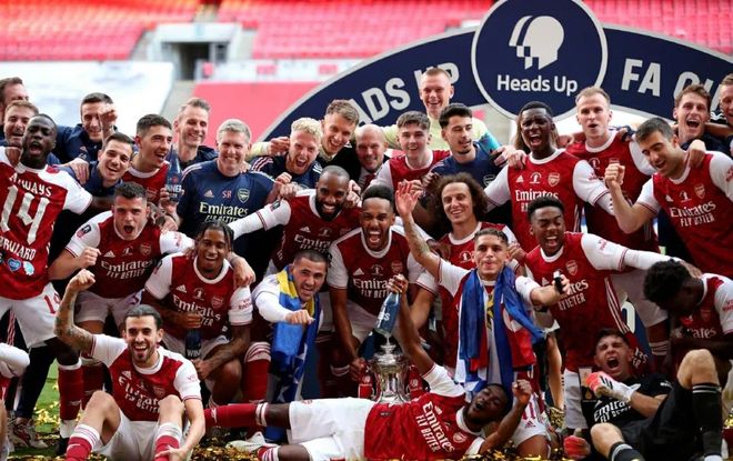 沙尔克战术重整后焕然一新（战术洗牌让沙尔克脱胎换骨）