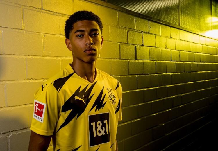 巴黎圣日耳曼内马尔帽子戏法（内马尔为巴黎圣日耳曼上演帽子戏法）