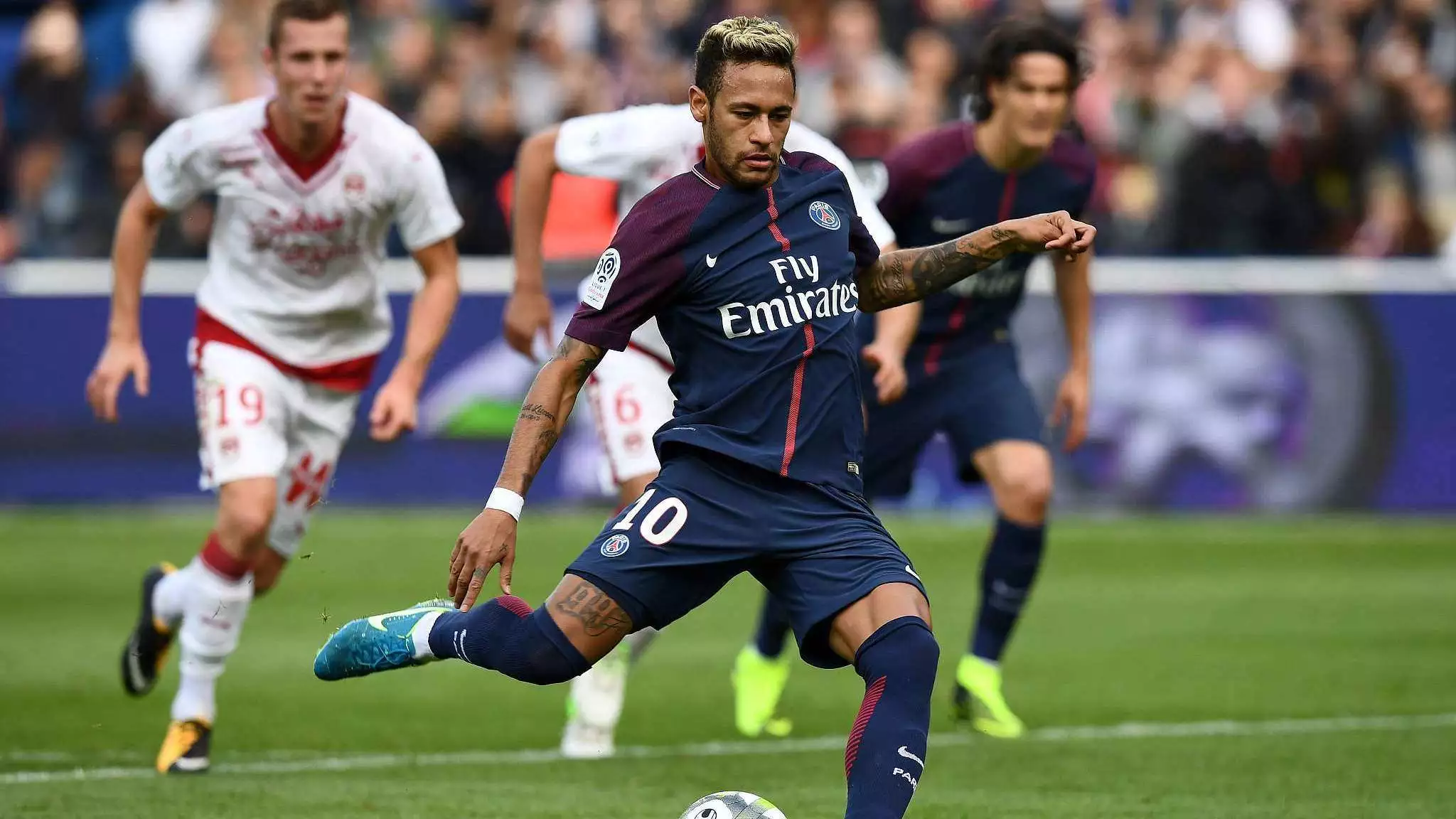 太阳战雷霆伤病报告：布克出战成疑，哈尔滕施泰因等因伤缺席（太阳vs雷霆伤情更新：布克出战存疑，哈尔滕施泰因等因伤缺阵）