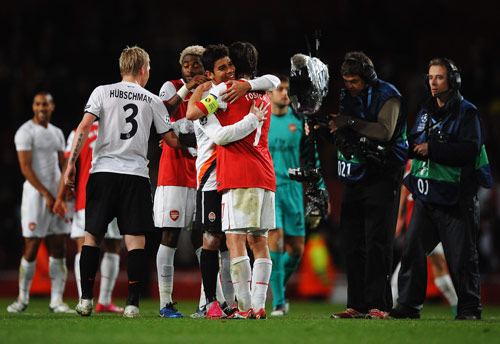 封神！62岁穆帅2射正绞杀64%控球，皇马决定欧冠生死？（62岁穆帅神级逆袭：2次射正克制64%控球，皇马将左右欧冠生死？）