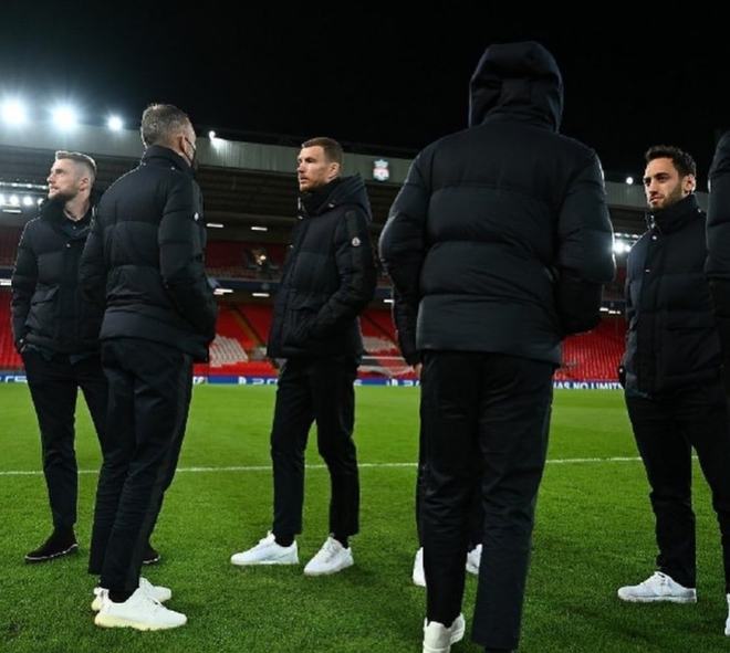 热刺街头绘制孙兴慜壁画迎接欧冠回归（热刺以孙兴慜街头壁画迎接欧冠重返）