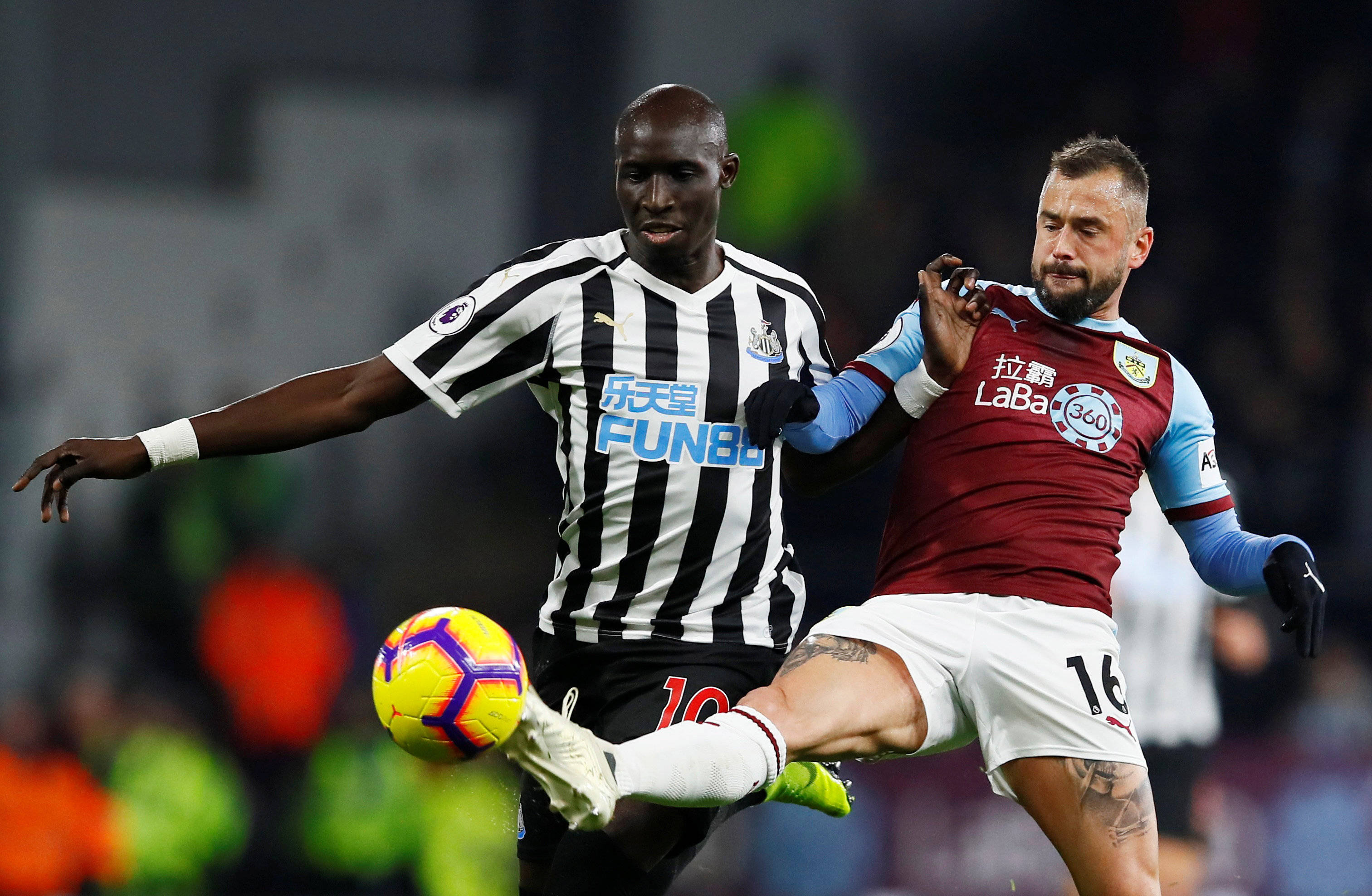 签到2027年！山东泰山续约中超最贵外援，克雷桑入籍或助国足！（山东泰山续约中超最贵外援至2027，克雷桑入籍或将助力国足）