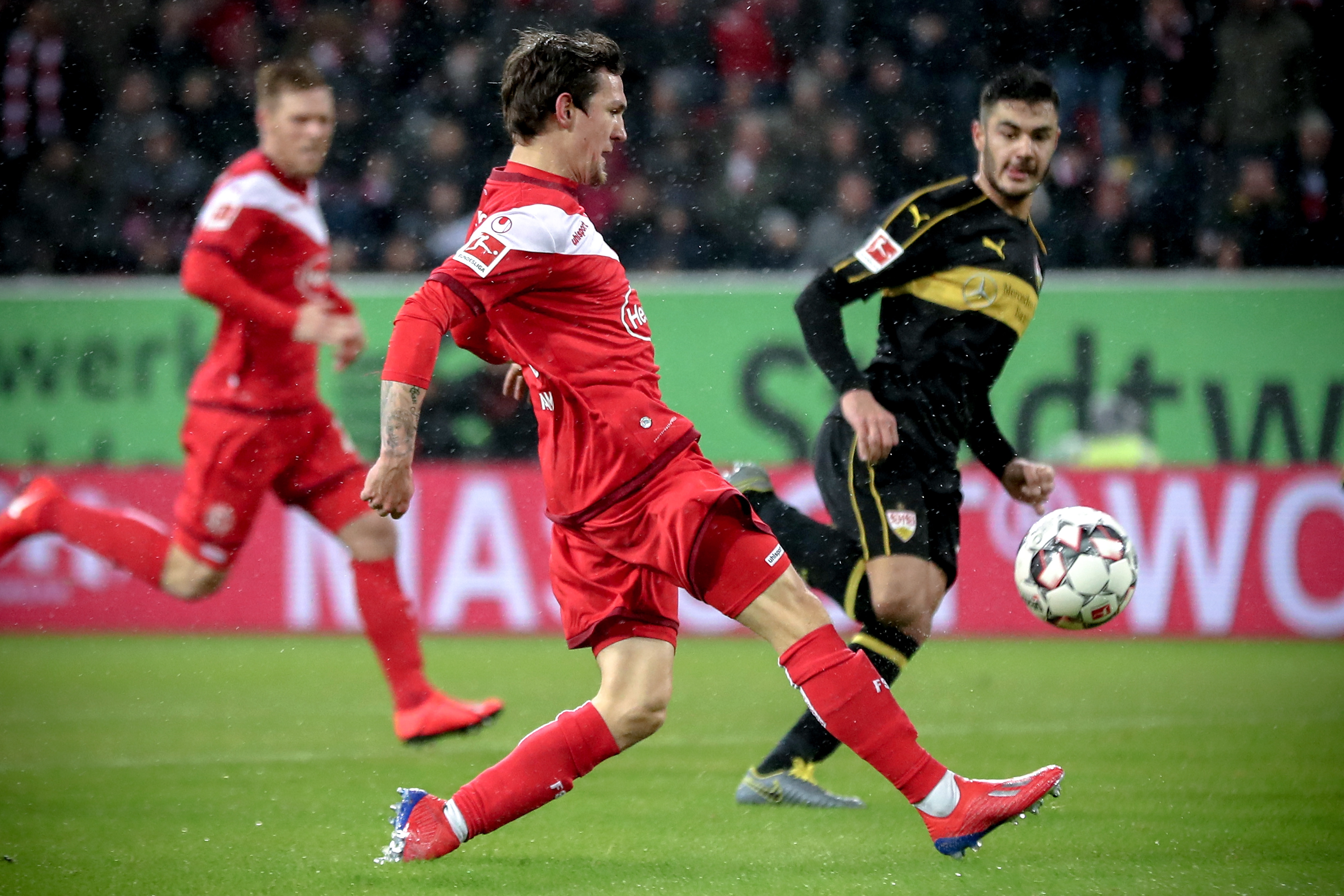 每体：巴萨内部对亚马尔每次客场都成为“头号公敌”感到担忧（每体：巴萨内部忧虑亚马尔每逢客场皆成众矢之的）