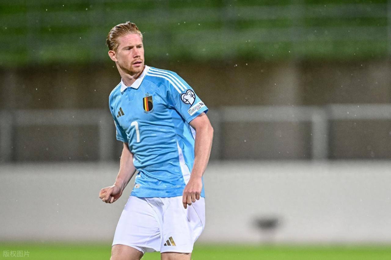 尤文航班延误，挪威当地球迷抓紧机会在机场与他们合影留念（尤文航班误点，挪威球迷趁机在机场与球员合影留念）