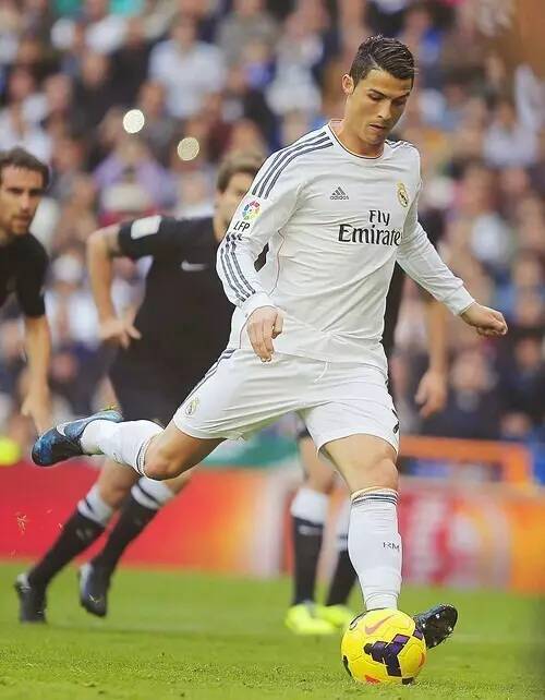 匈牙利主帅：爱尔兰定位球和传中极具威胁，必须严加防范才行（匈牙利主帅警示：爱尔兰定位球与传中杀伤力十足，需重点布防）