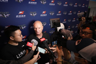 记者：与安哥拉一役，梅西、劳塔罗与阿尔马达或将搭档锋线（记者：对阵安哥拉，梅西、劳塔罗、阿尔马达或组成锋线三叉戟）